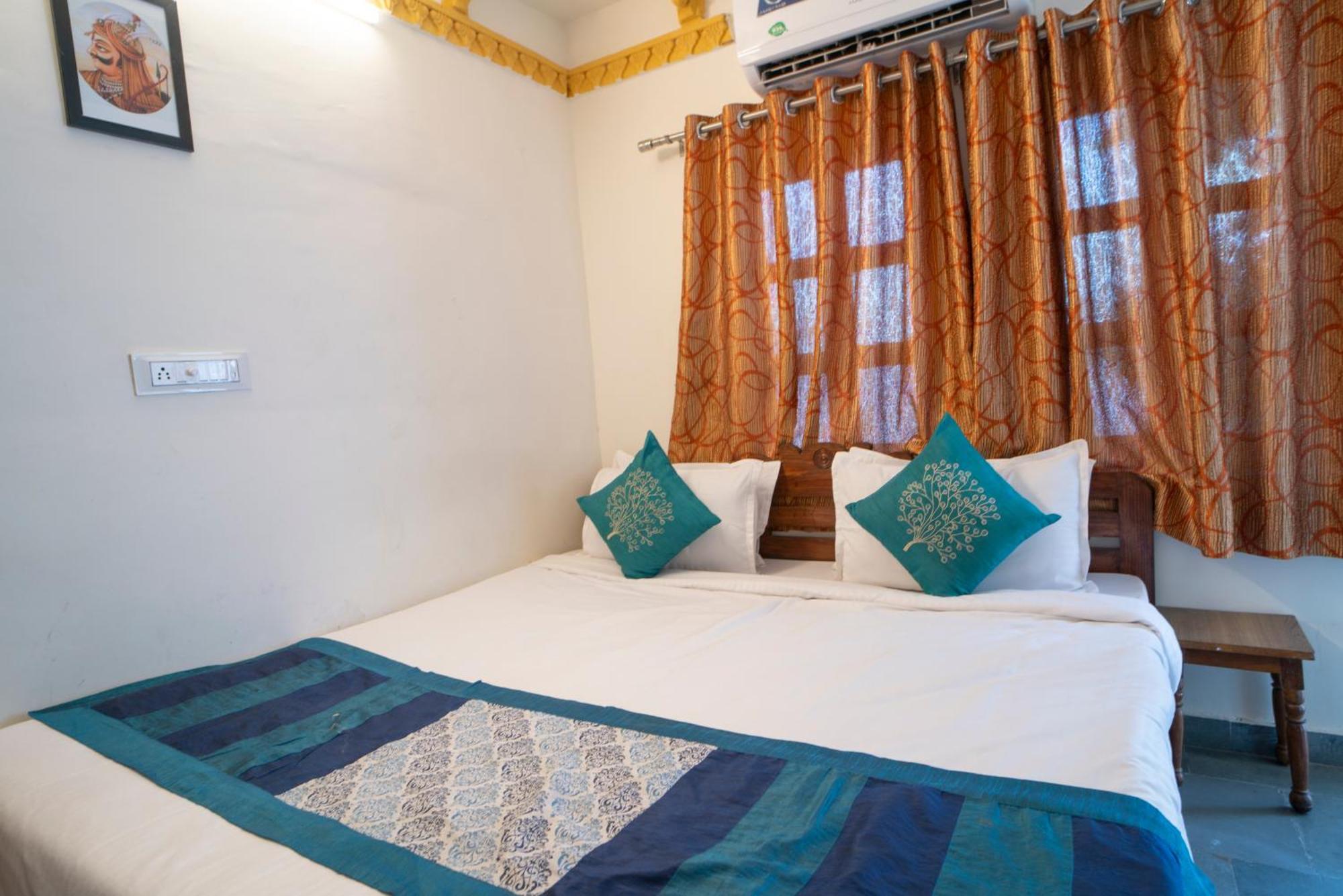 Hotel Ambavgarh Palace Udaipur Exterior photo