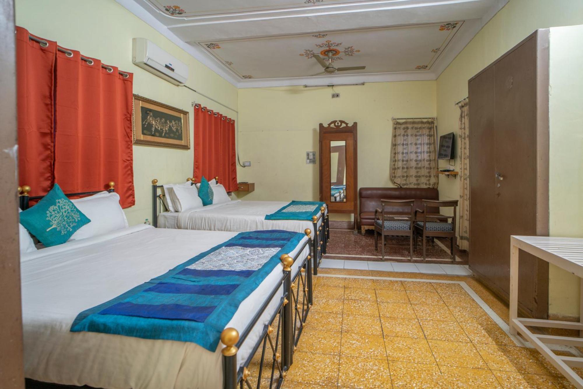 Hotel Ambavgarh Palace Udaipur Exterior photo